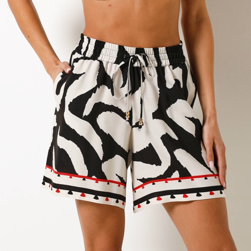 Szerokie, przewiewne spodenki z nadrukiem, wiskoza