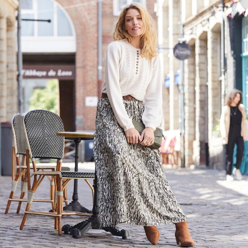 Pulóver s ažúrom a tuniským výstrihom na gombíky