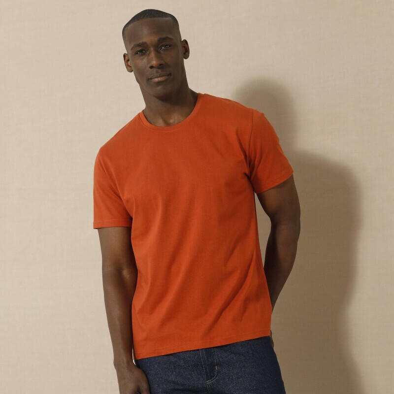 Tricou cu gât rotund și mâneci scurte