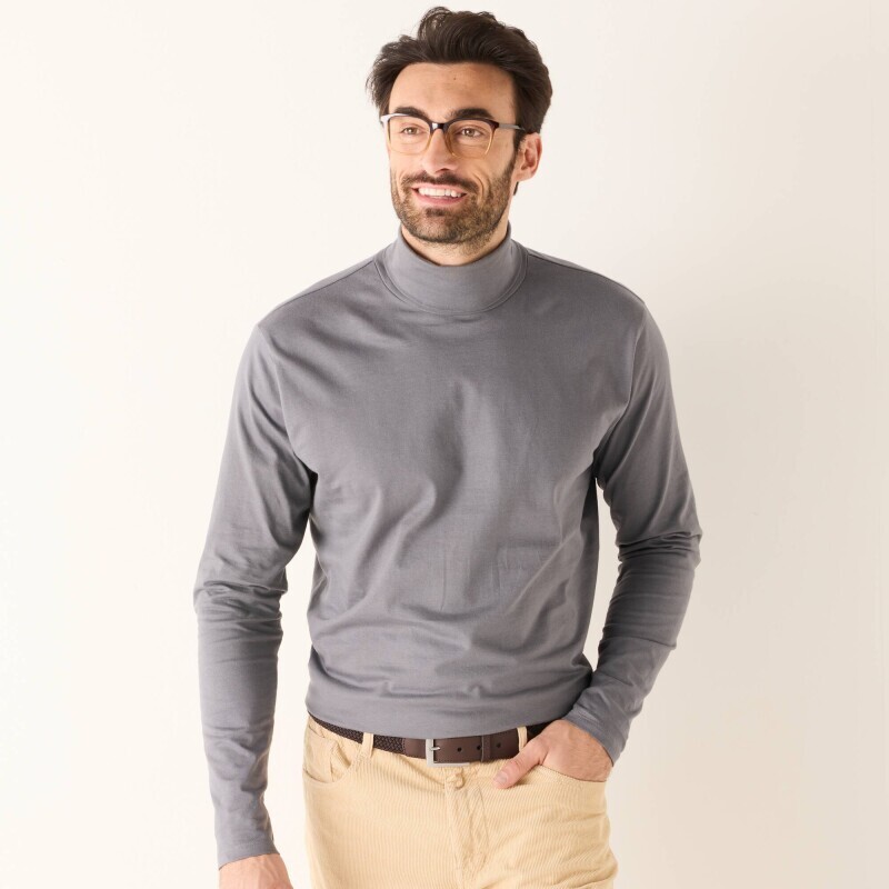 Tricou cu guler înalt și mâneci lungi