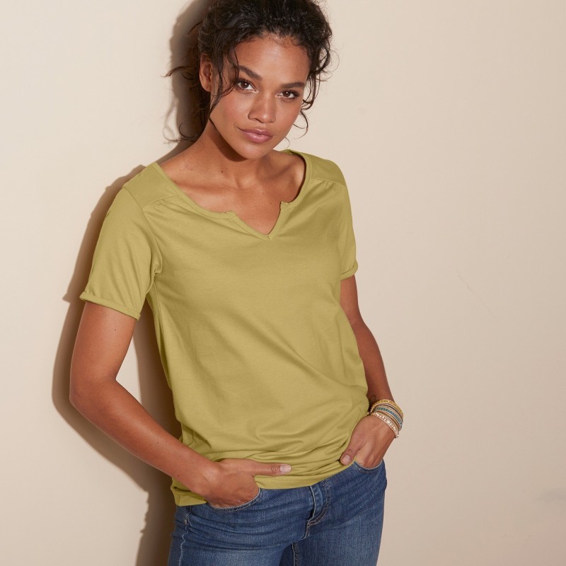 Jednofarebné tričko s tuniským výstrihom