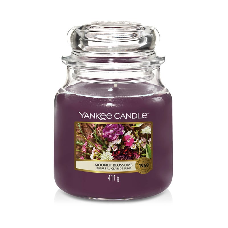 Vonná svíčka Yankee Candle střední Moonlit blossoms