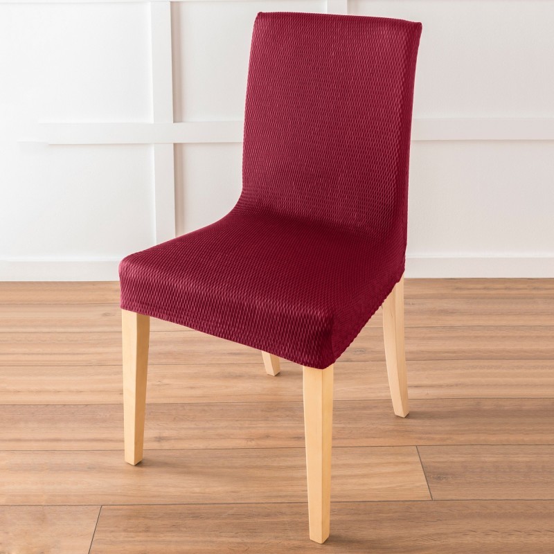     Pružný povlak na židli s optickým vzorem
