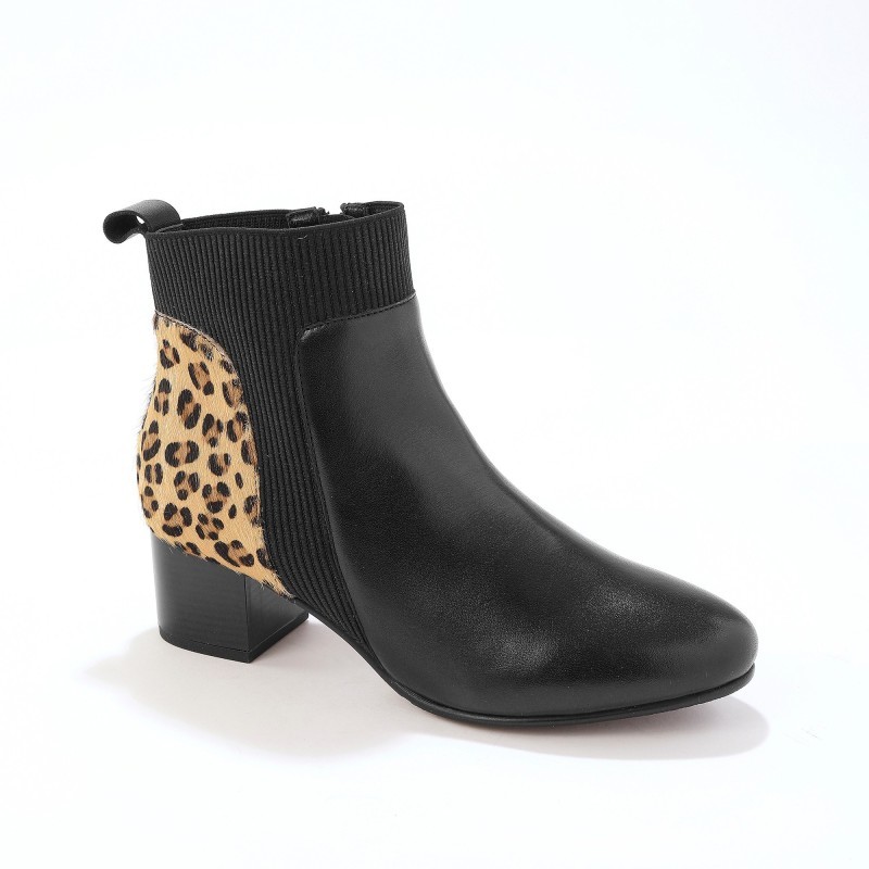     Kožené kotníkové boty s pruženkou a cvočky, leopardí vzor