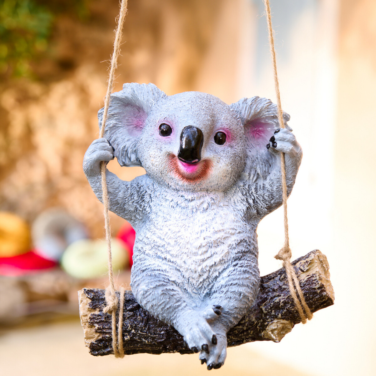 Levně Dekorace "Koala na houpačce"