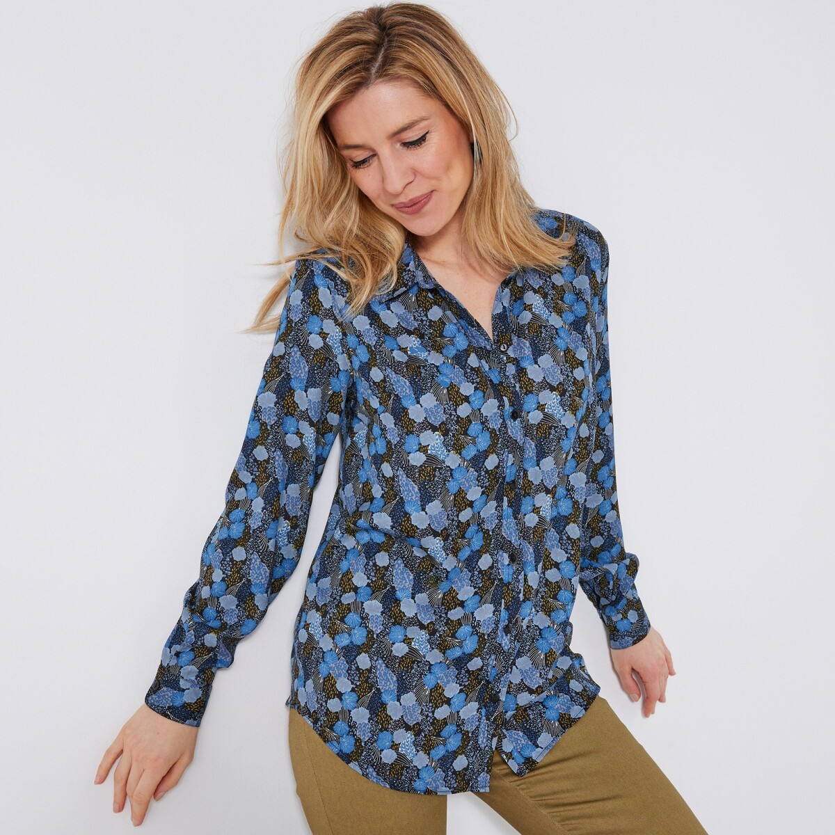 Košilová halenka s minimalistickým vzorem z recyklovaného polyesteru