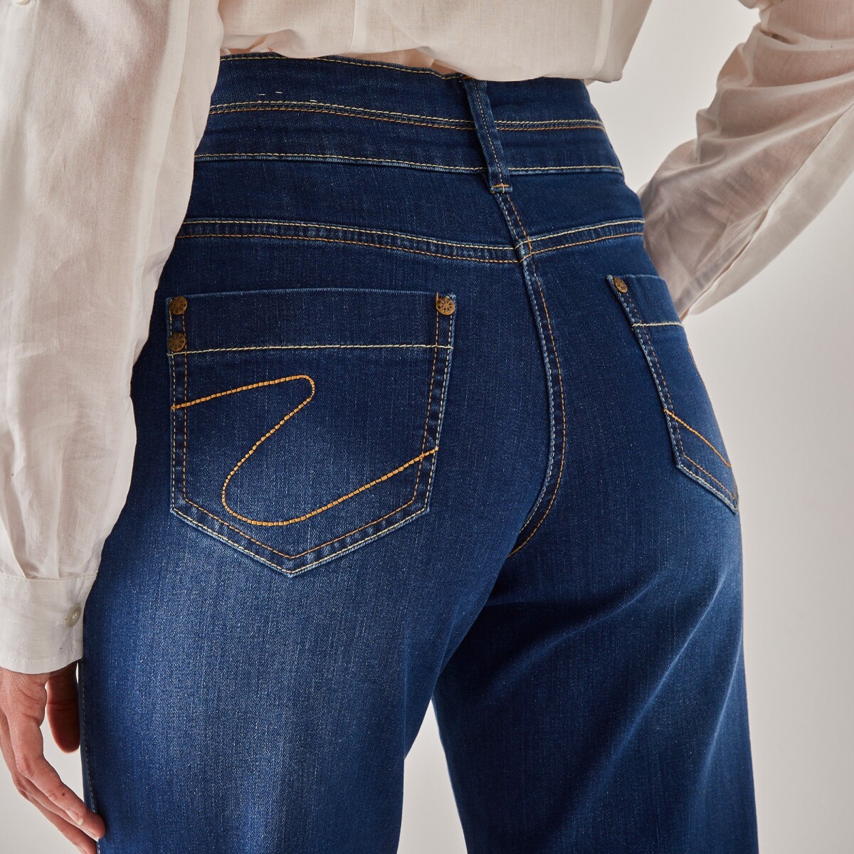 Rovné skrátené džínsy