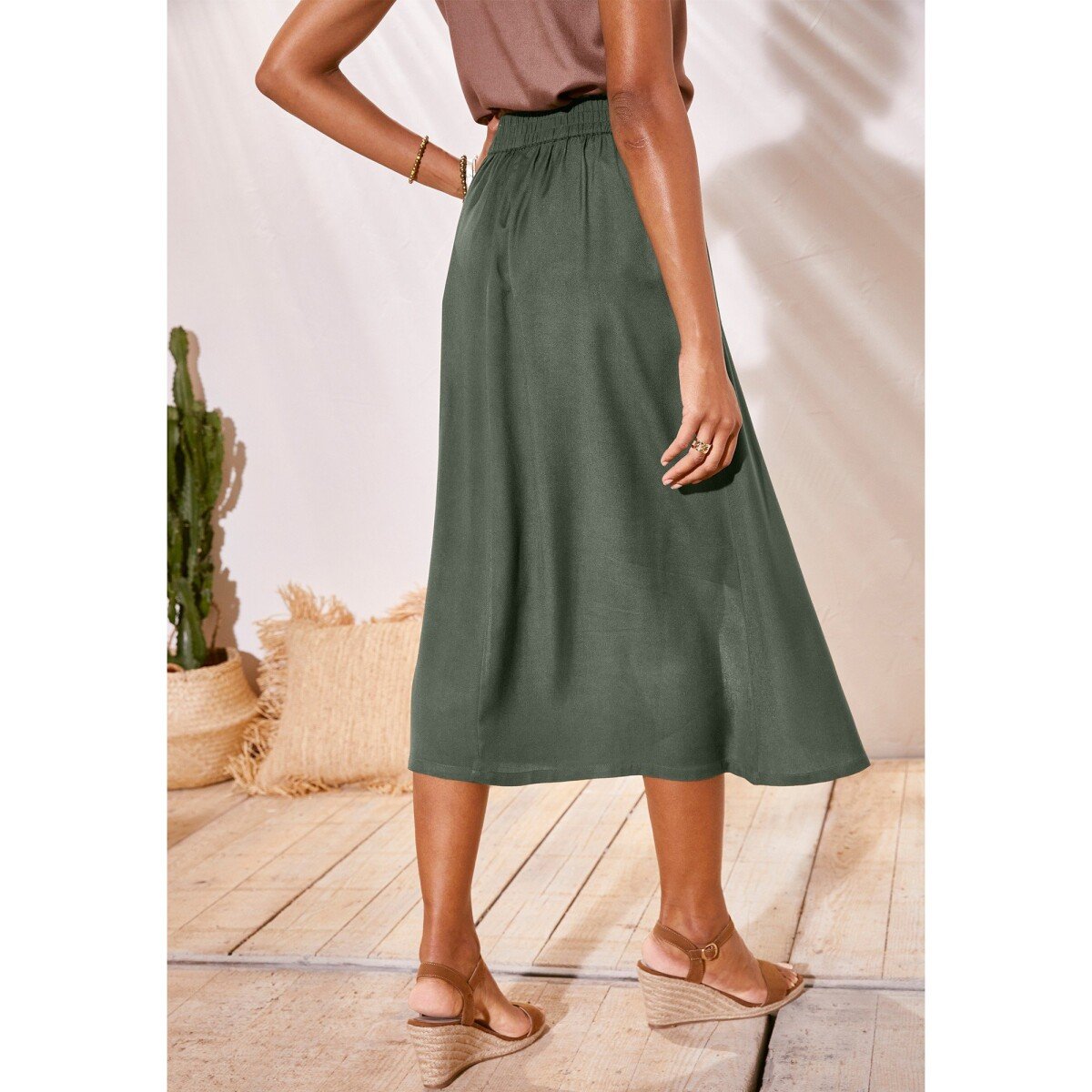 Jednofarebná sukňa na gombíky z eco-firendly viskózy