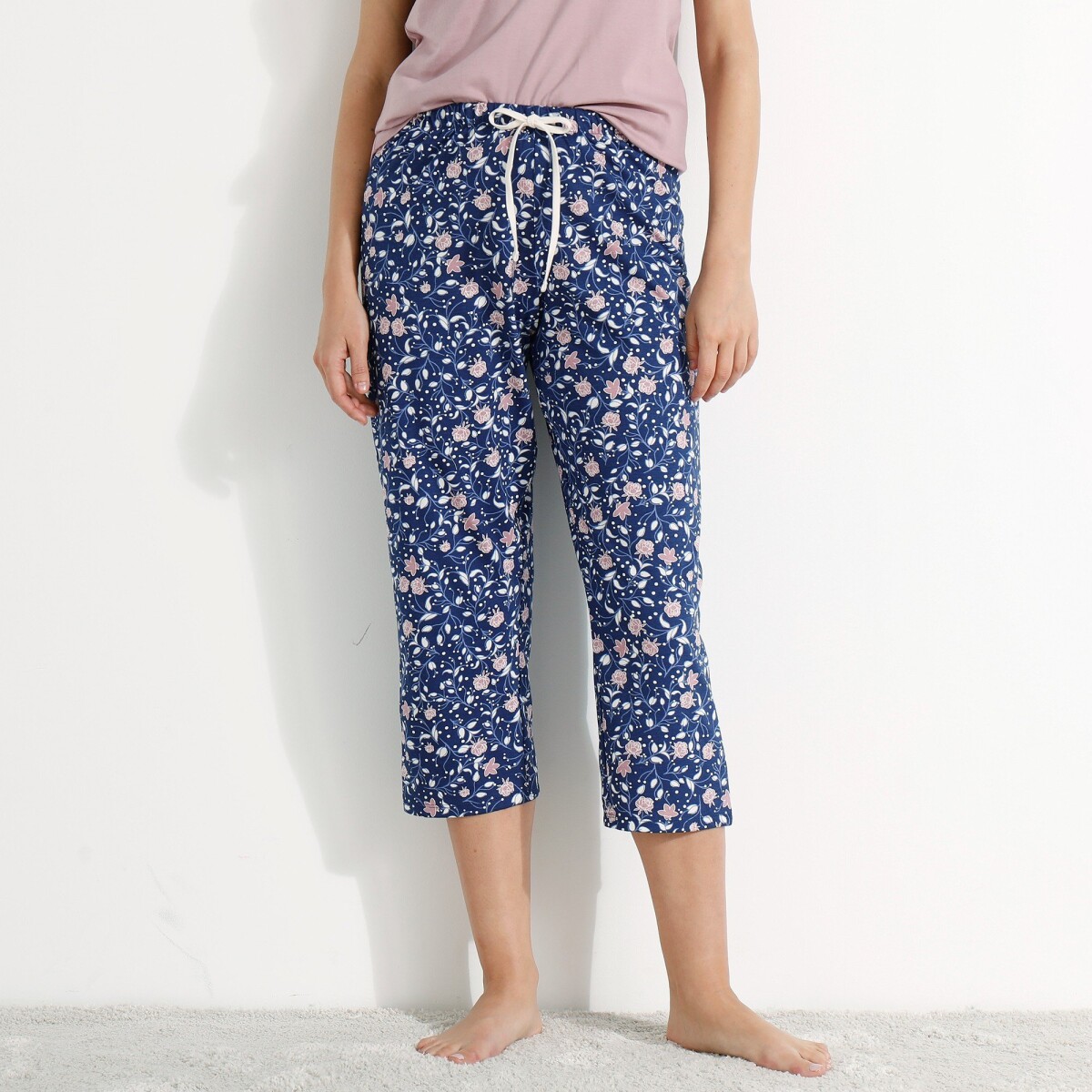 Levně 3/4 pyžamové kalhoty s potiskem květin