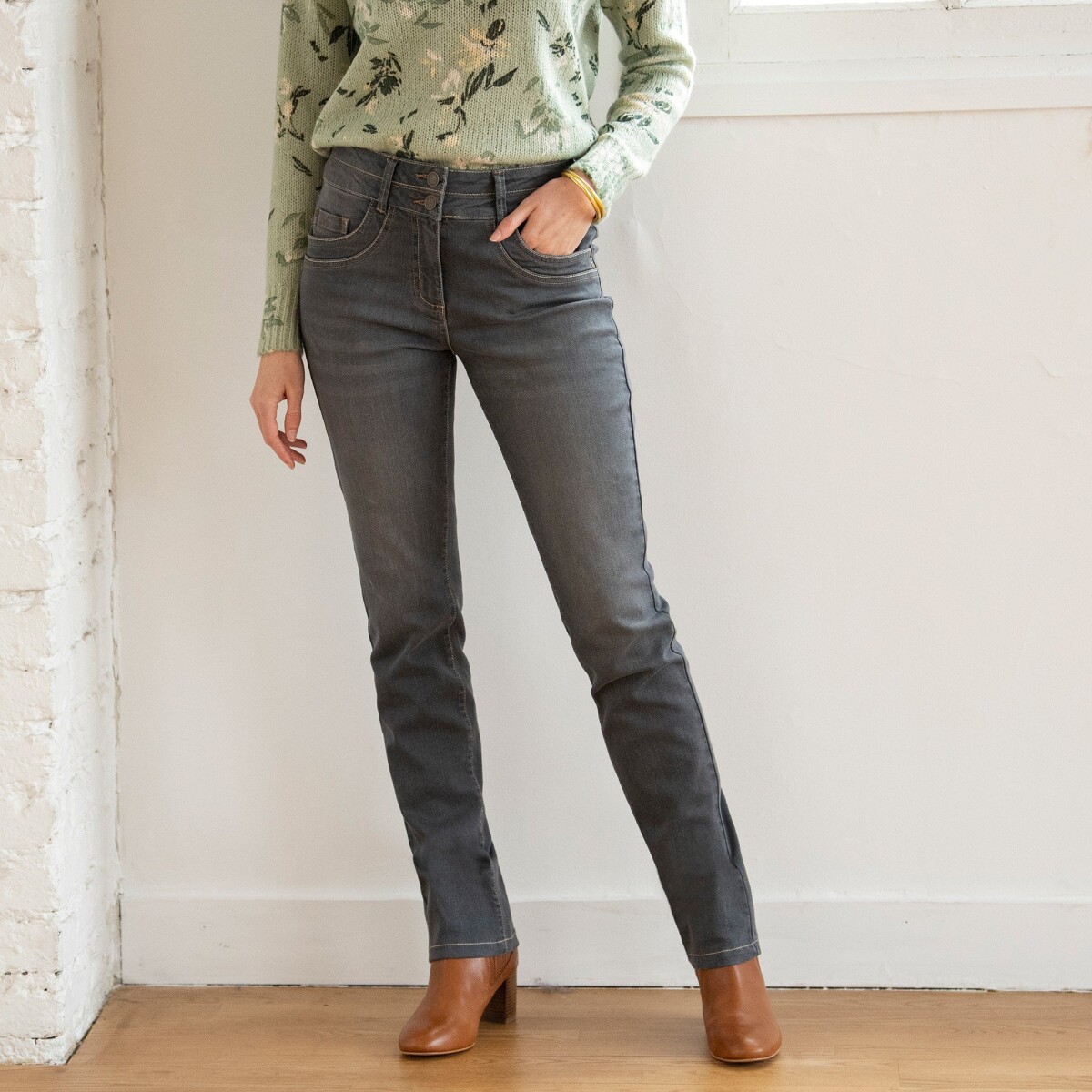 Levně Rovné strečové džíny v sepraném vzhledu