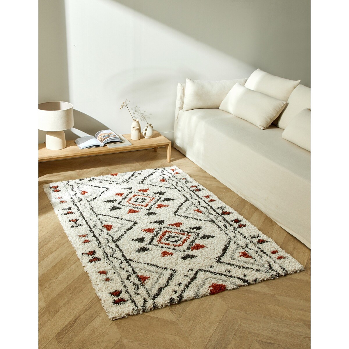Obdĺžnikový koberec s etno vzorom