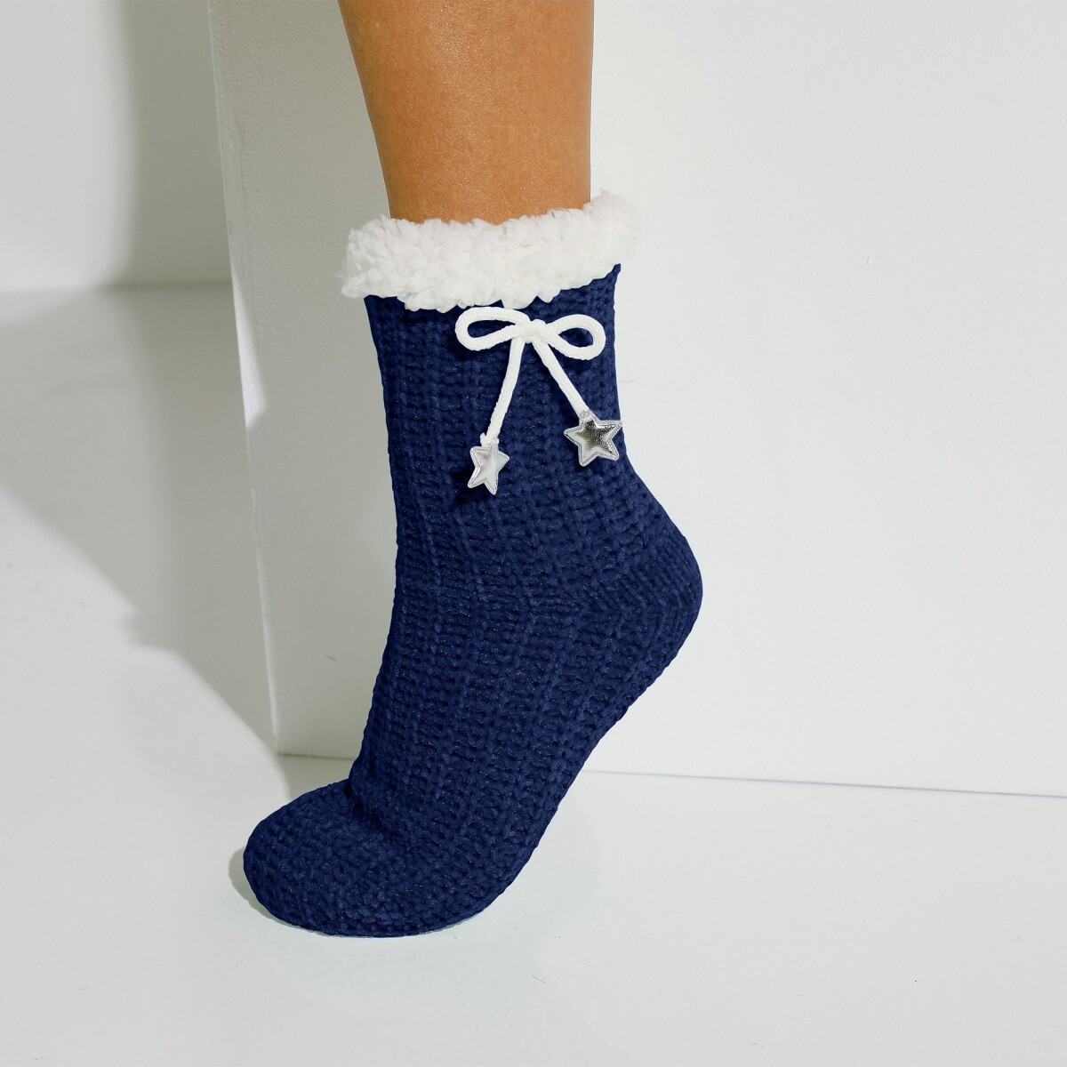 Levně Bačkorové ponožky ze žinylkového úpletu, s mašličkou a hvězdičkami