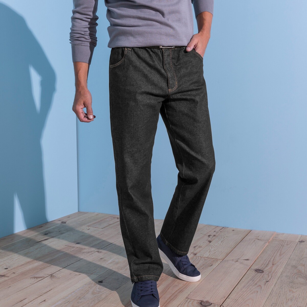 Extra pohodlné džínsy s pružným pásom, vnútorná dĺžka nohavíc 72 cm