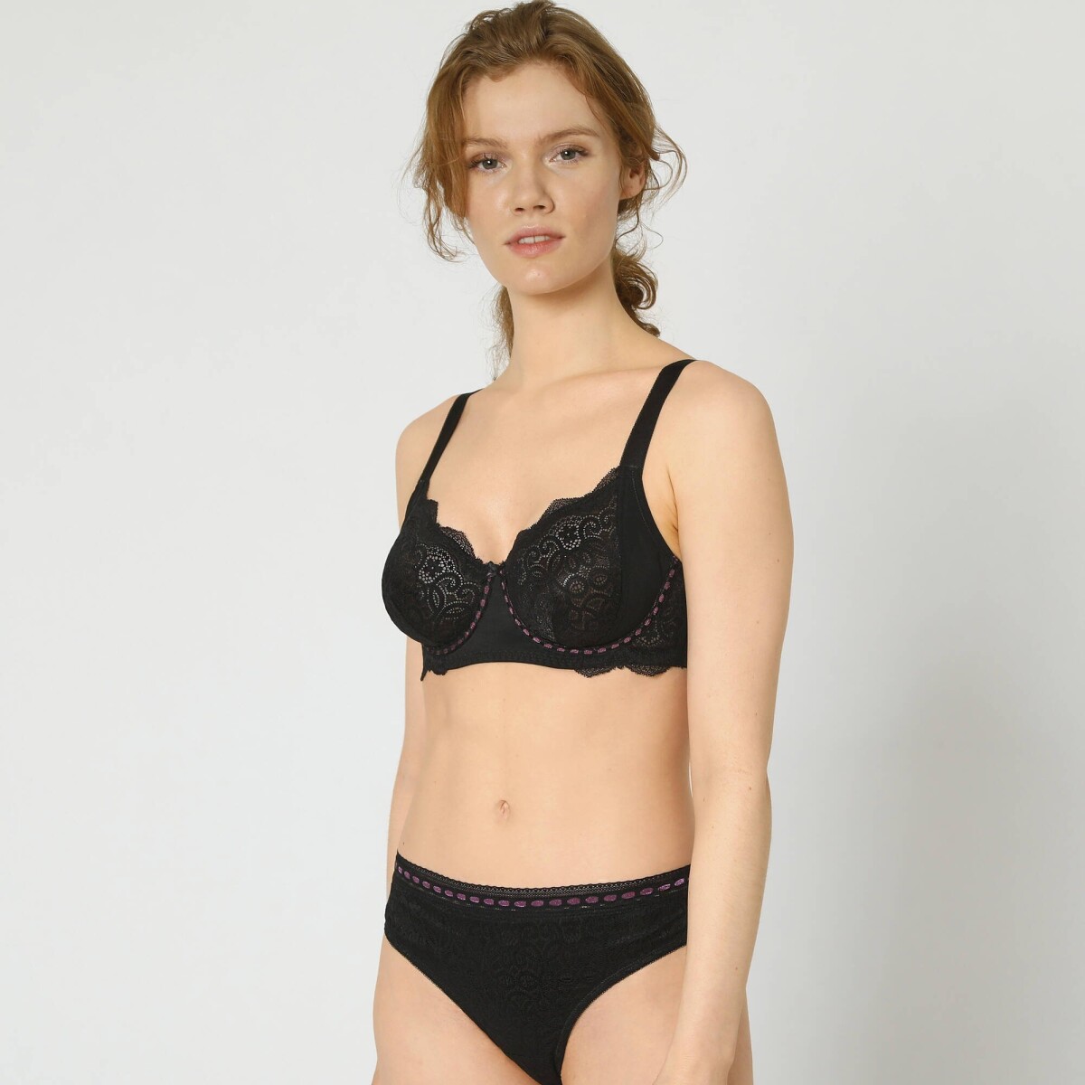 Zmenšující podprsenka z krajky a mikrovlákna Ambato Confidence Lingerie®, s kosticemi