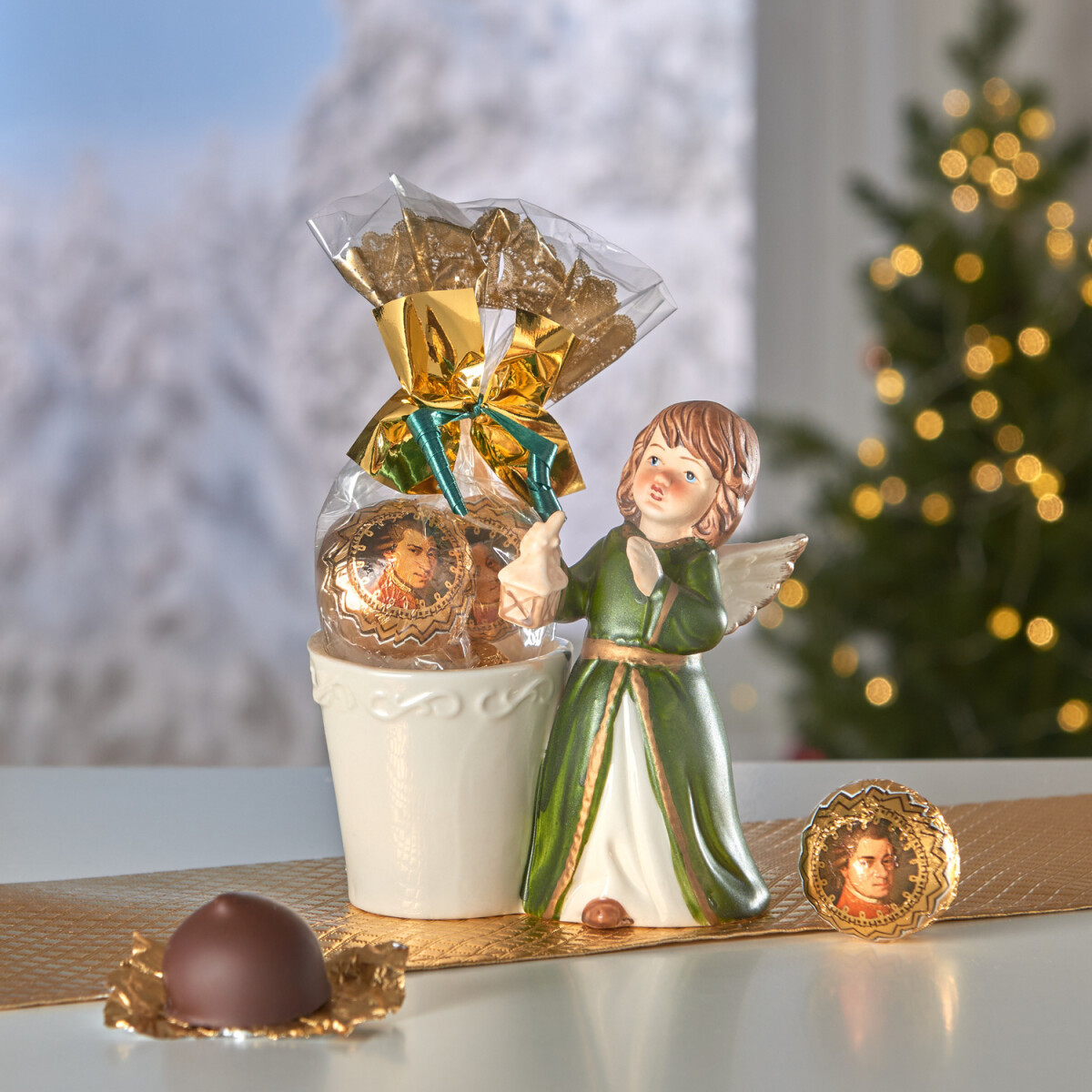 Figúrka Vianočný anjelik + cukrovinky Figúrka Vianočný anjelik + cukrovinky