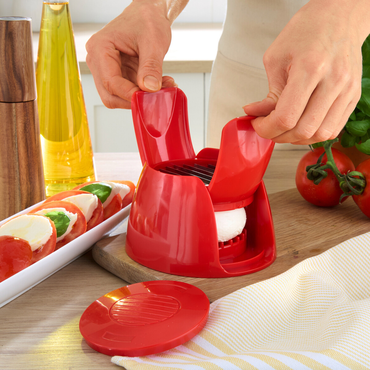 3-dielny krájač na mozzarellu