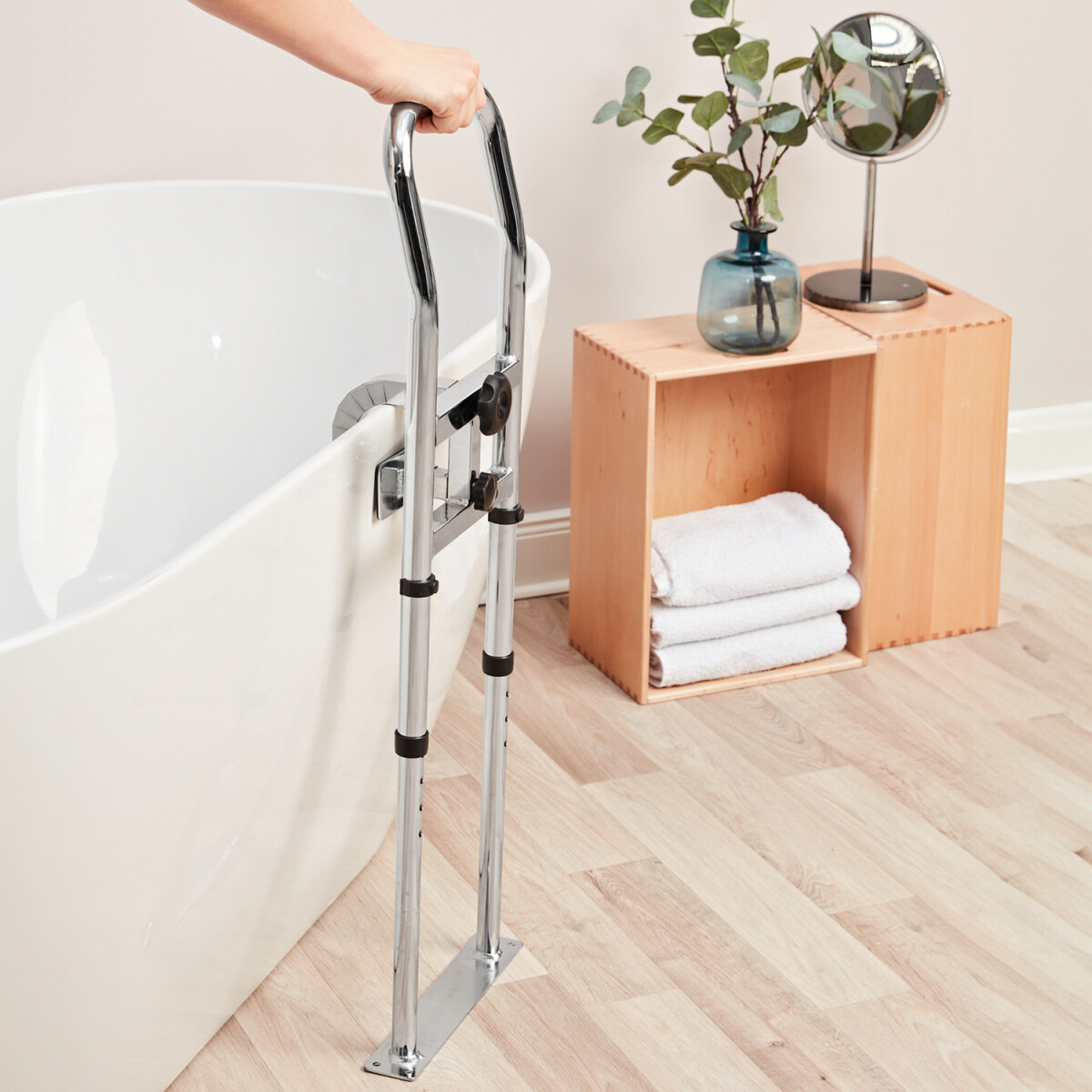 Bezpečnostné držadlo k vani