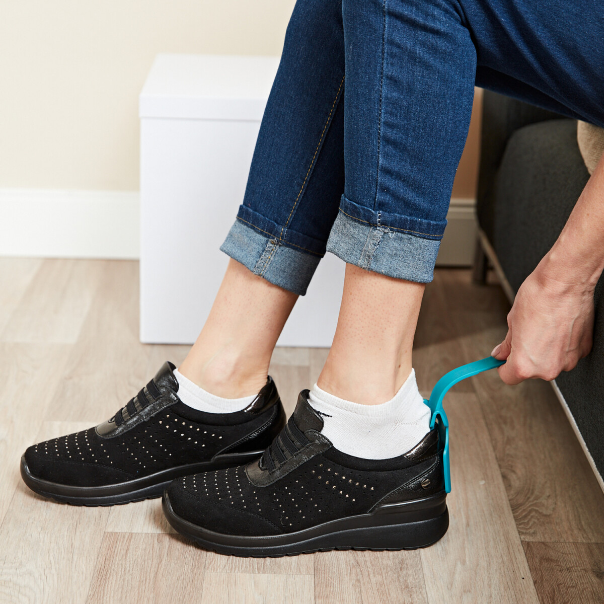 3 pomôcky na obúvanie topánok