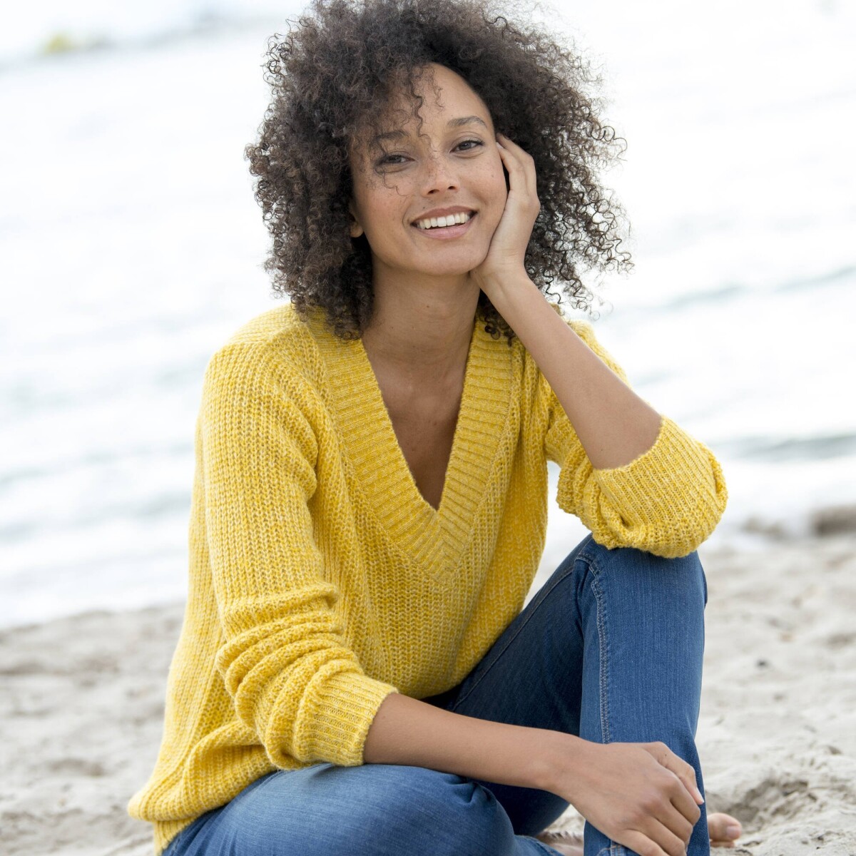 Voľný pulóver s výstrihom V