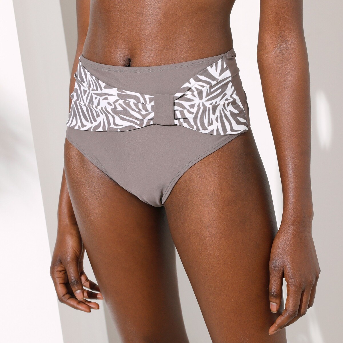 Plavkové jednofarebné nohavičky s vysokým pásom a nariasením so vzorom Zebra