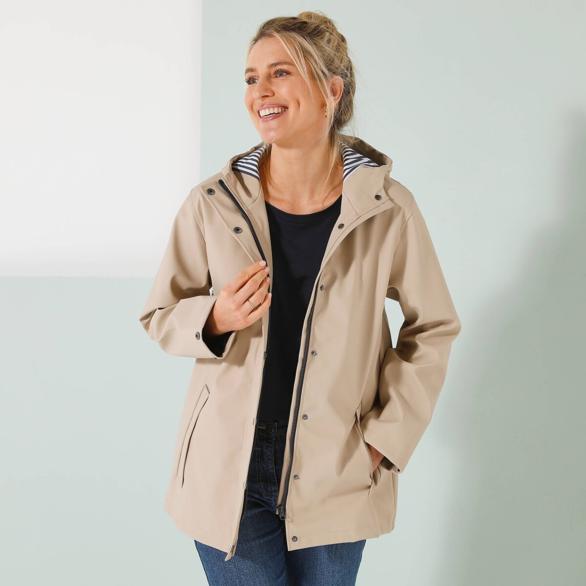 Nepremokavá bunda s kapucňou