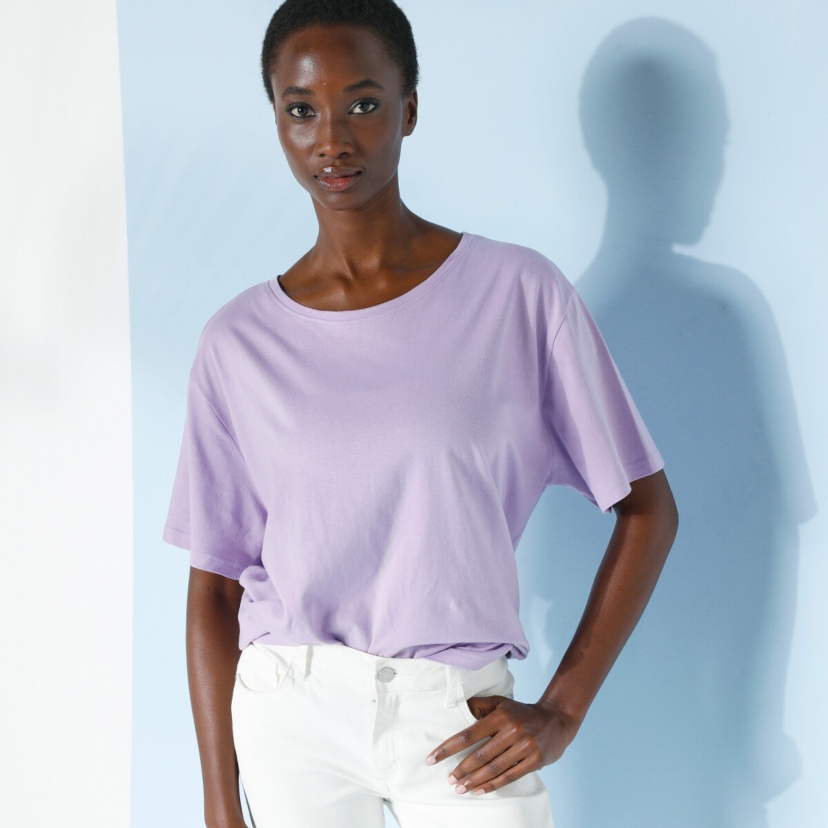 Rovné tričko s krátkymi rukávmi a okrúhlym výstrihom