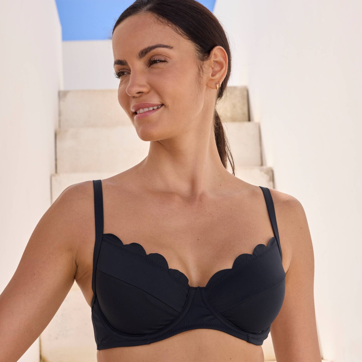 Plavková vystužená podprsenka Gaona so zvlneným zakončením a kosticami