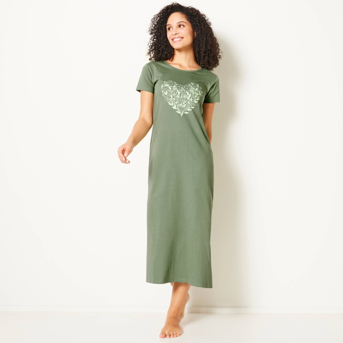 Dlhá nočná košeľa s krátkymi rukávmi a potlačou srdca