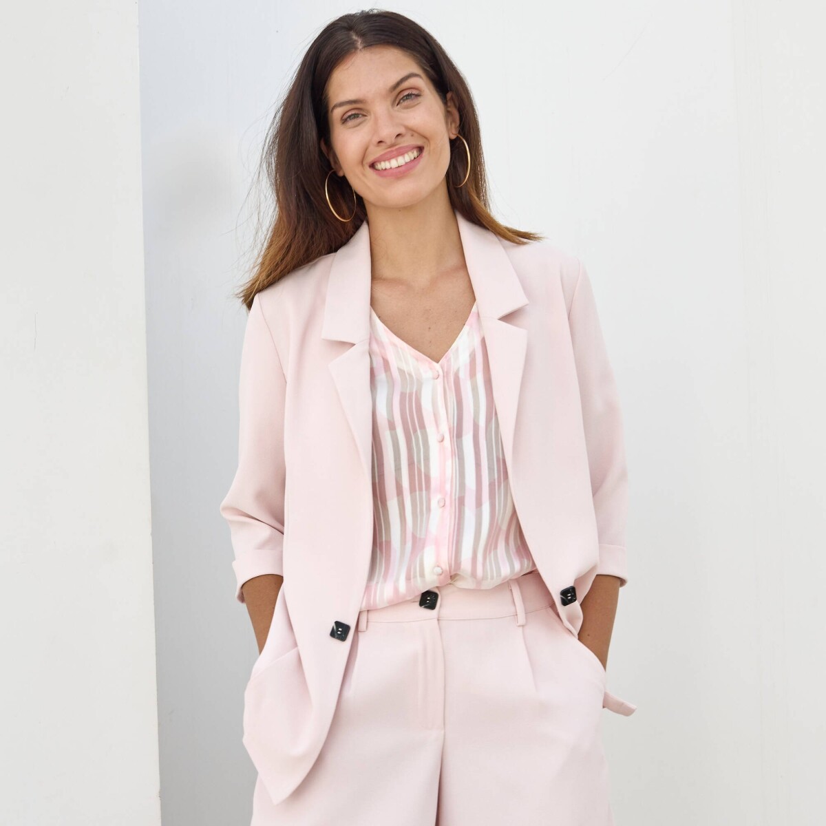 Splývavý blejzer s 3/4 rukávmi