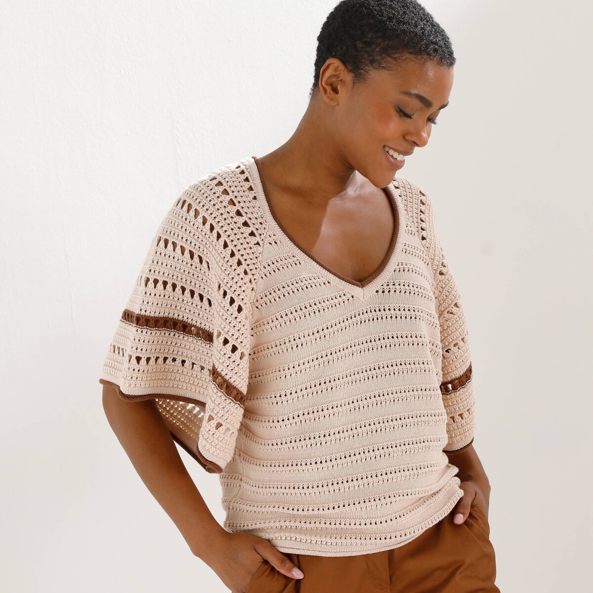 Ažúrový pulóver s motýlími rukávmi z úpletu