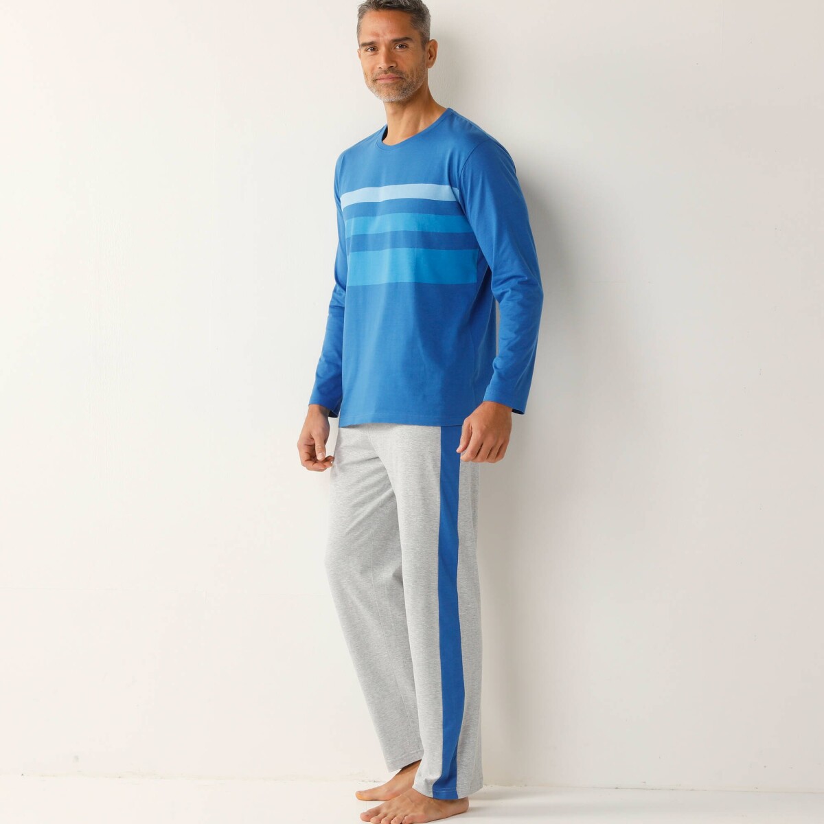 Pyžamo s nohavicami a stredovými pruhmi