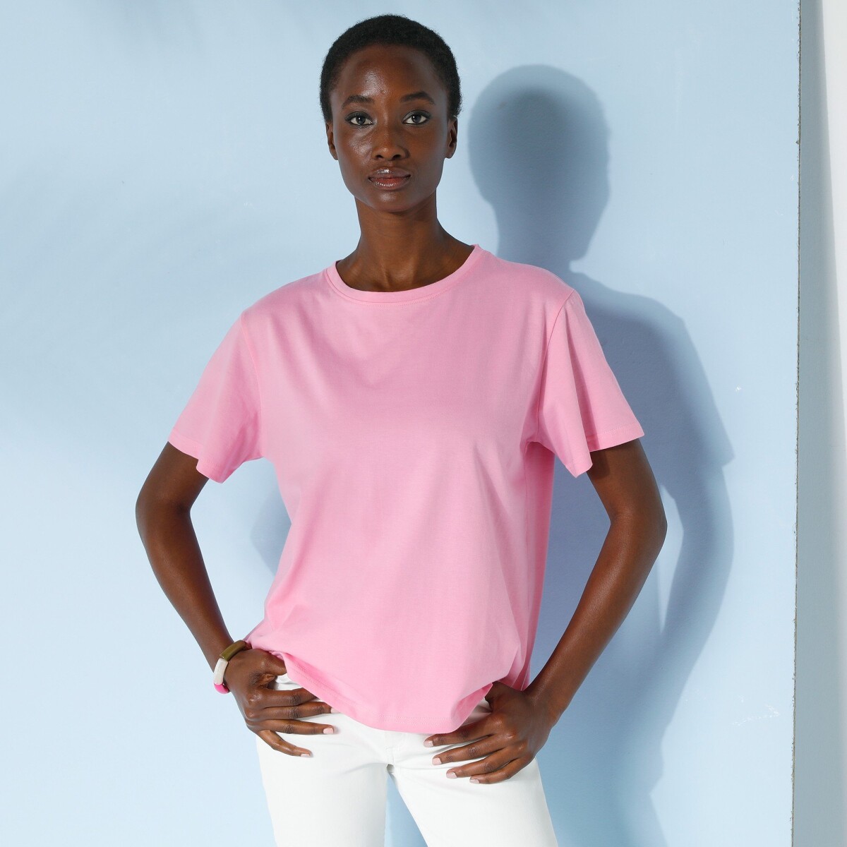 Rovné tričko s krátkymi rukávmi a okrúhlym výstrihom