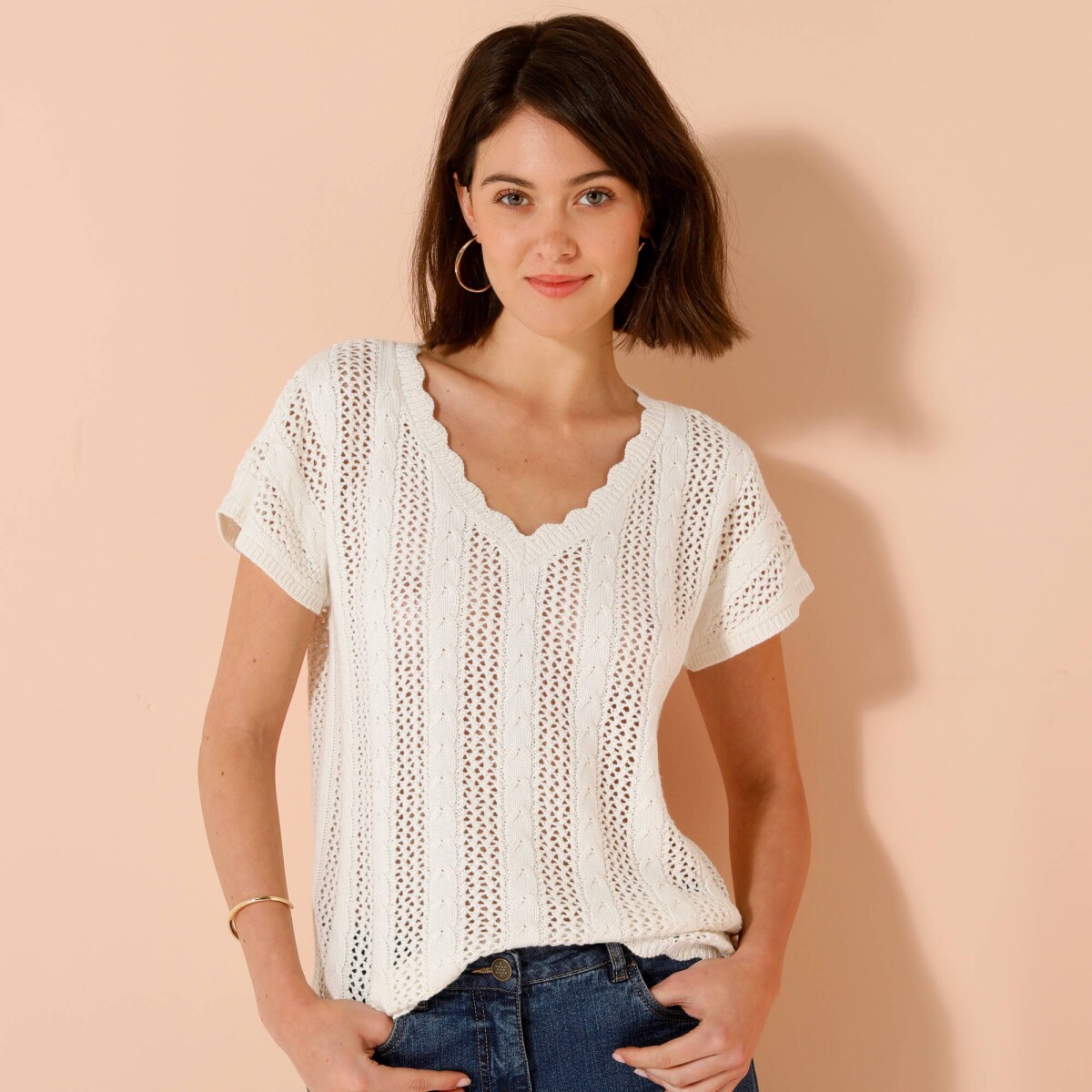 Blúzka z ažúrového úpletu s výstrihom do V