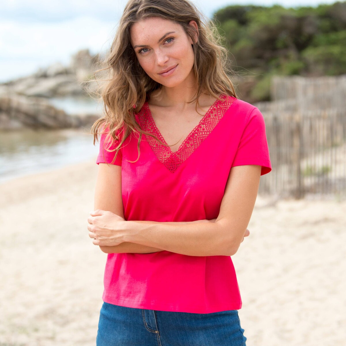 Tričko s výstrihom do V a čipkou