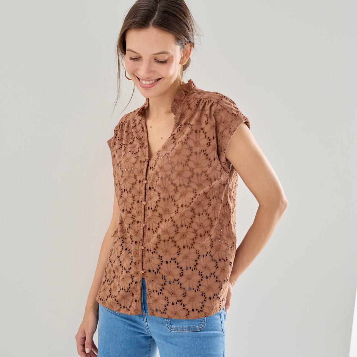 Madeirová blúzka s výstrihom do V