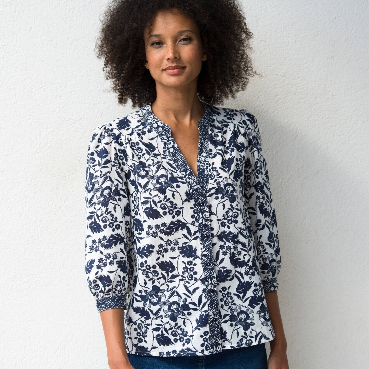 Blúzka s 3/4 nazberanými rukávmi a potlačou