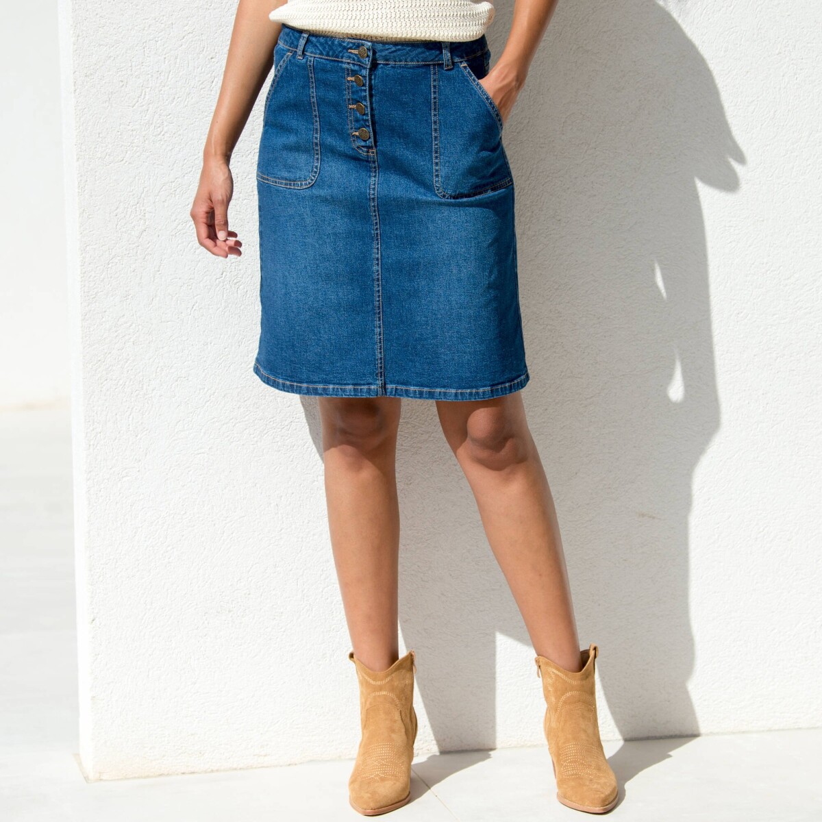 Rozšírená džínsová sukňa s gombíkmi