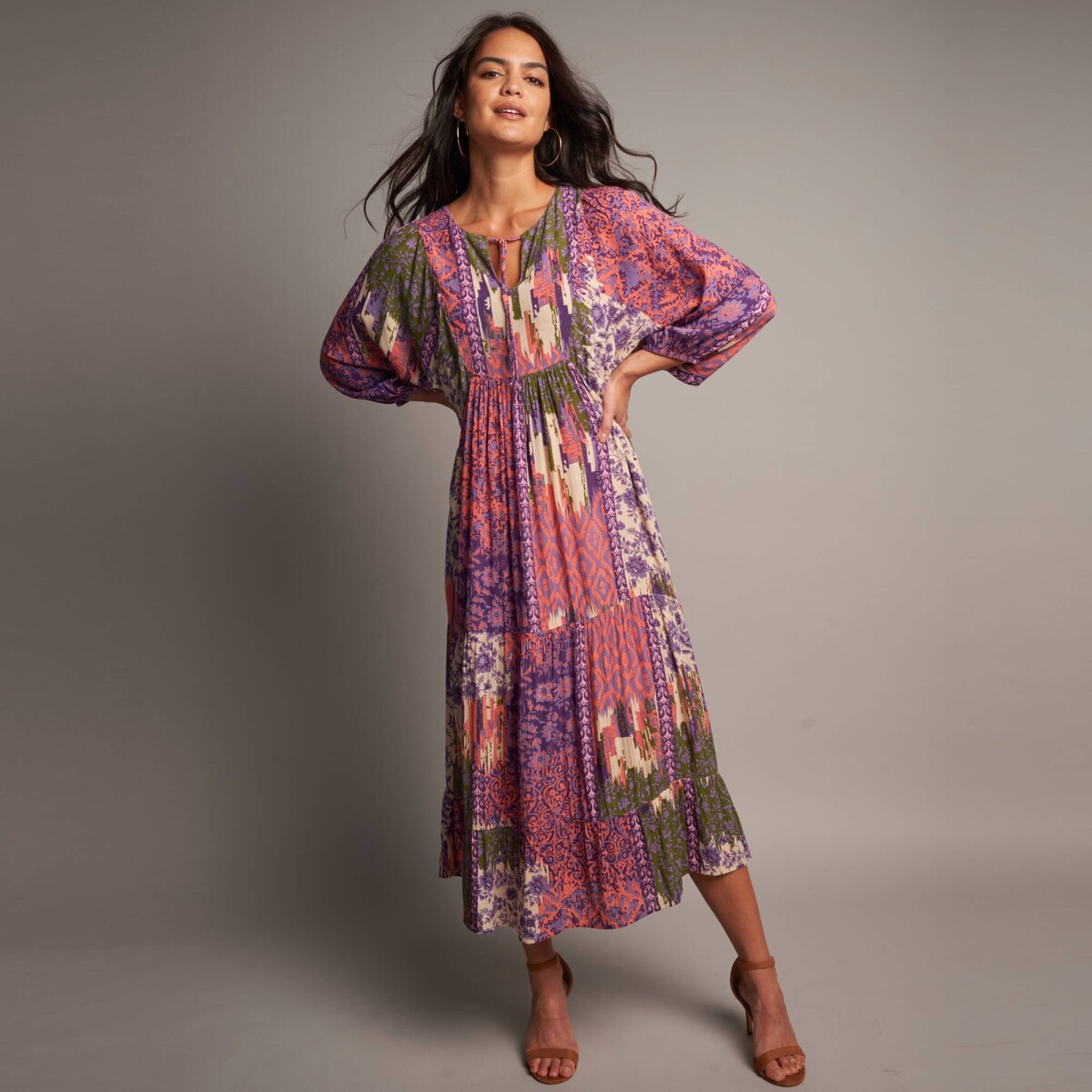 Krepónové midi šaty s 3/4 rukávy a potlačou