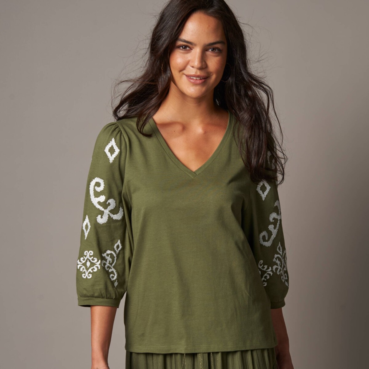 Blúzka s 3/4 vyšívanými rukávmi