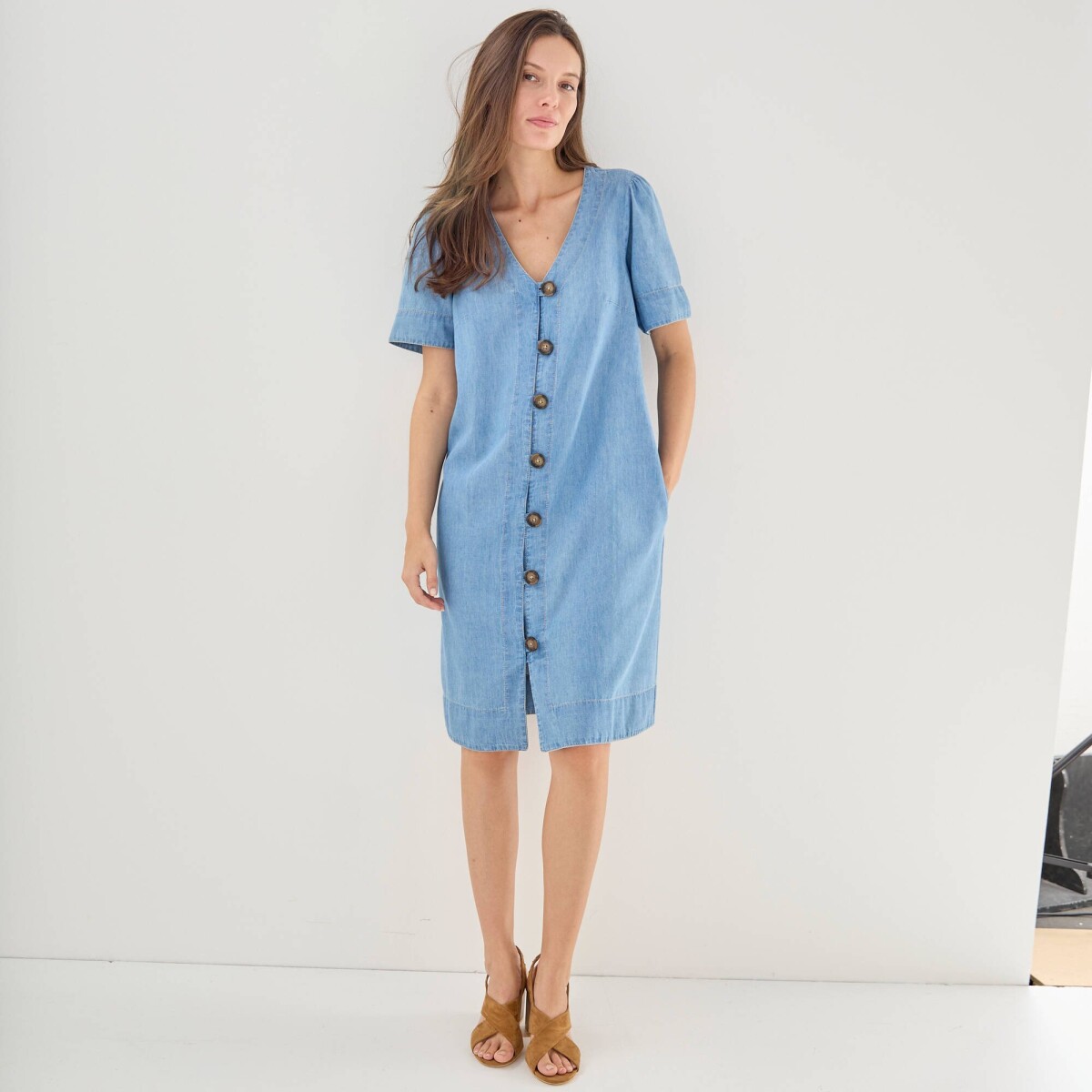 Krátke džínsové šaty na gombíky