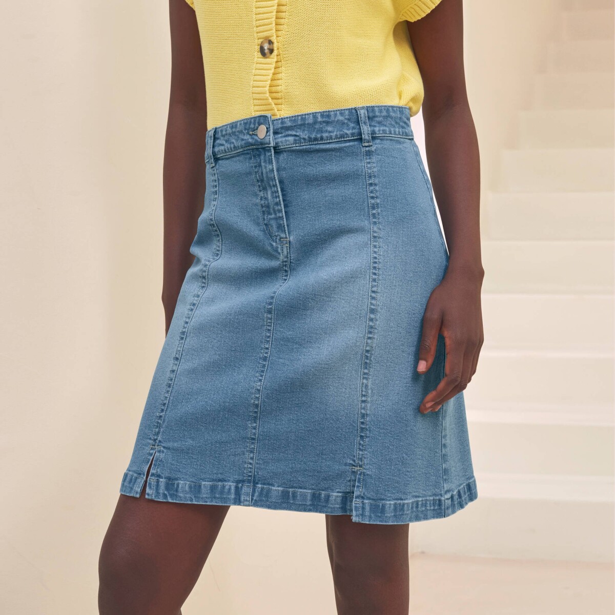 Krátka džínsová sukňa