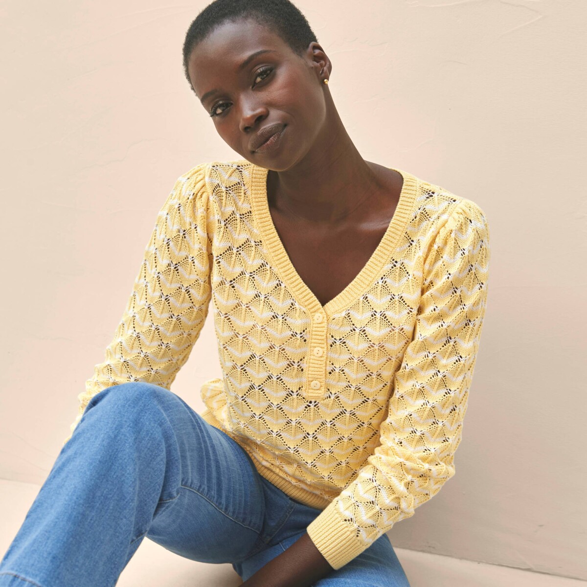 Pulóver s ažúrovým vzorom a prúžkami