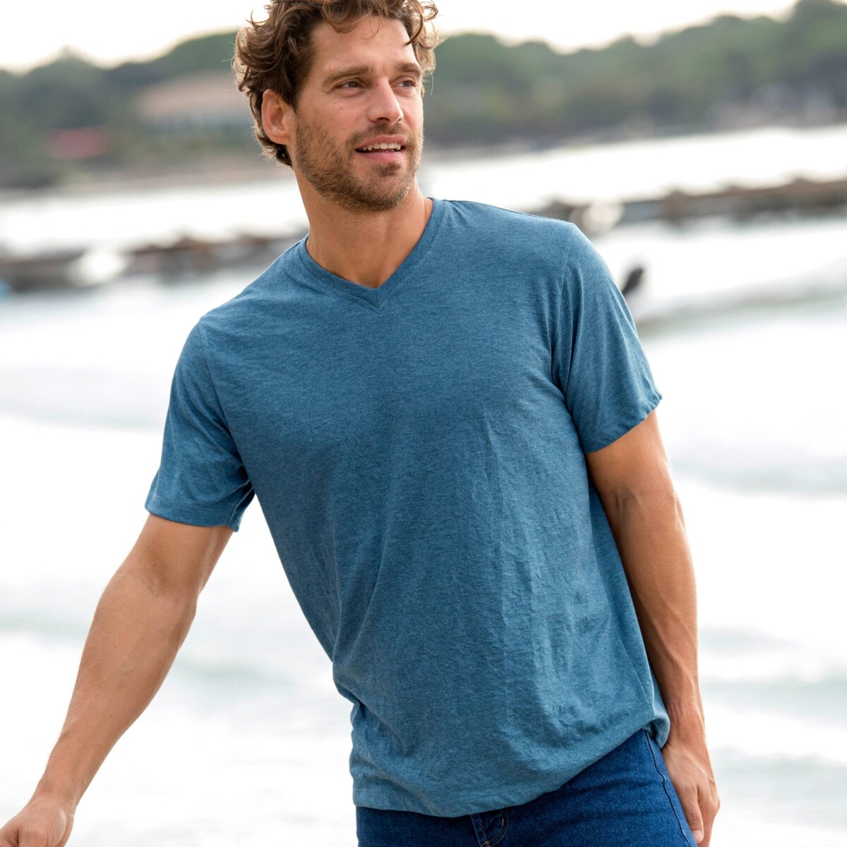 Tričko s výstrihom do V a krátkymi rukávmi