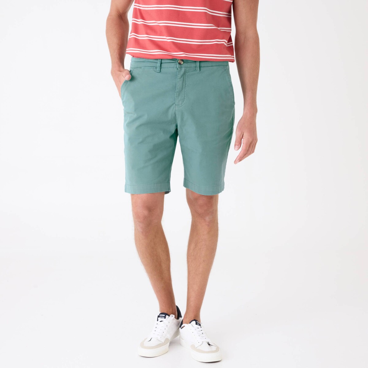 Jednofarebné chino bermudy špeciálne pre väčšie brucho