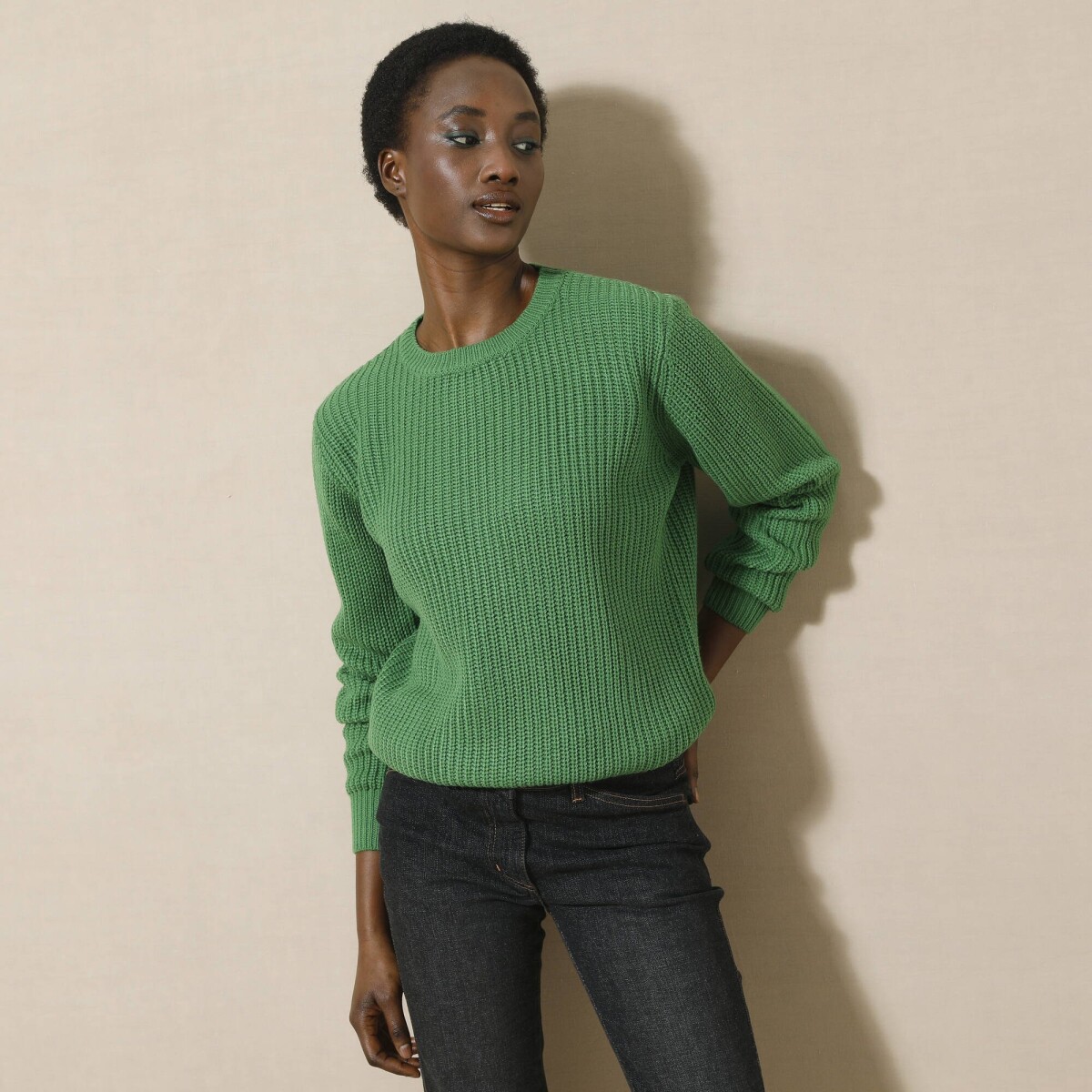 Pulóver s okrúhlym výstrihom a hladkým vzorom