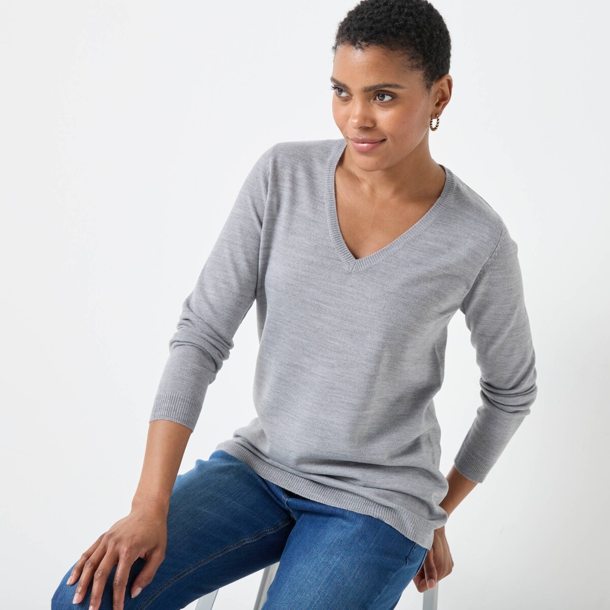 Pulóver s výstrihom do V