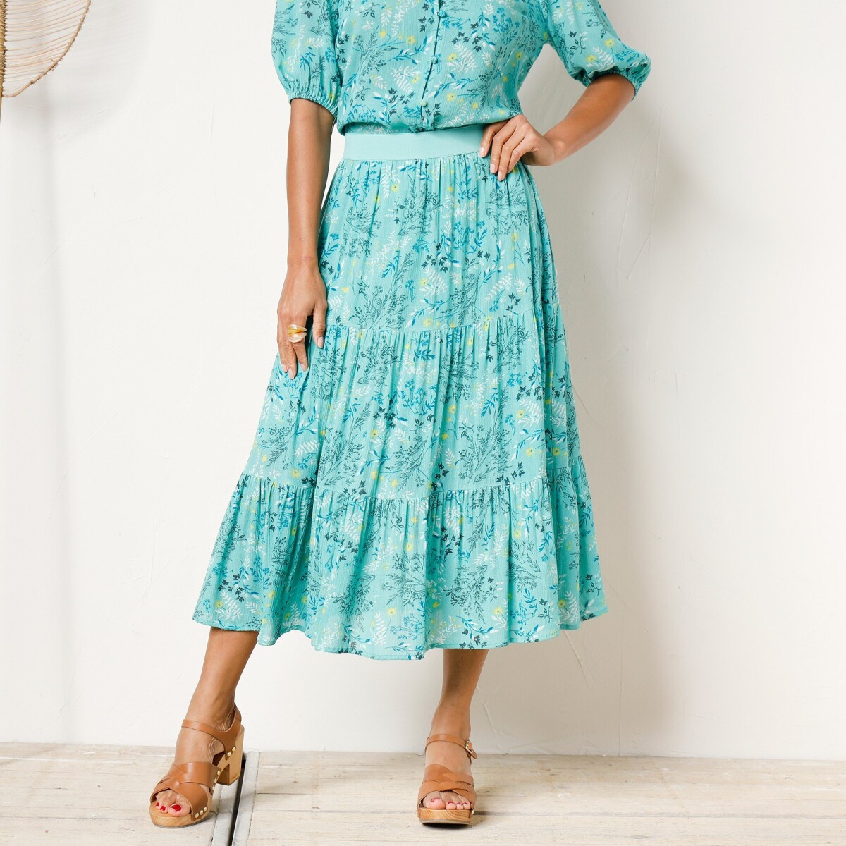 Midi volánová sukňa s potlačou kvetov