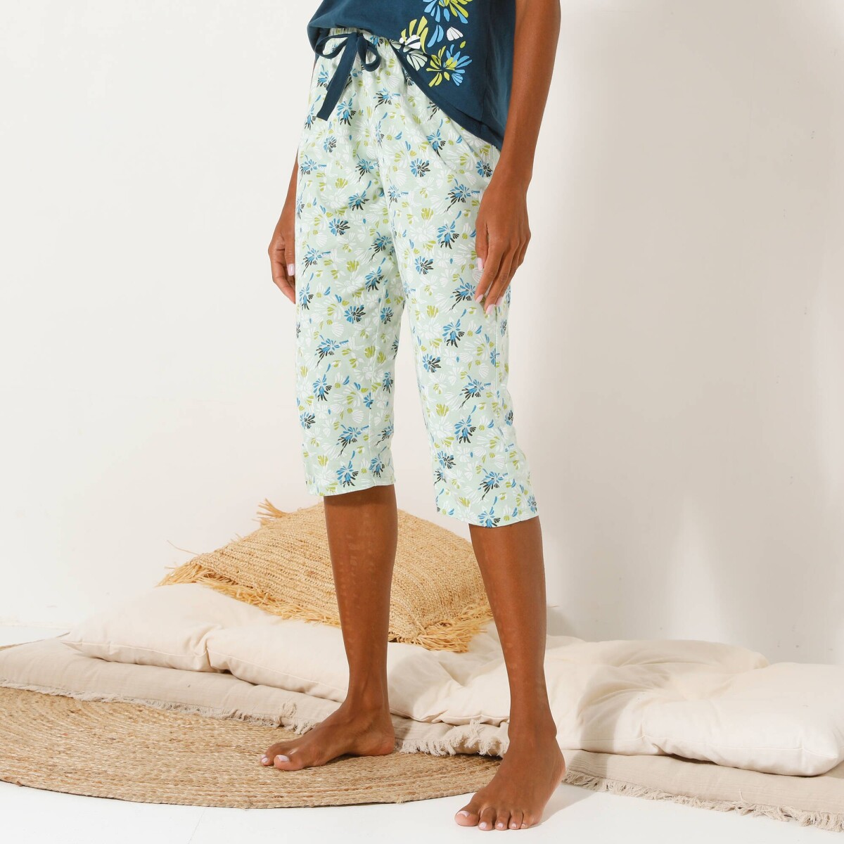 3/4 pyžamové nohavice s potlačou okvetných lístkov