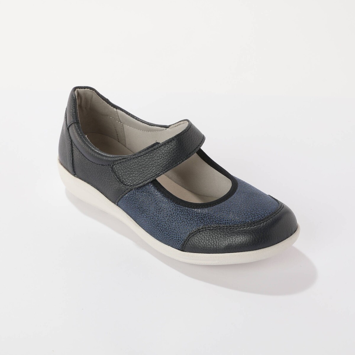 Kožené poltopánky s pružnými časťami