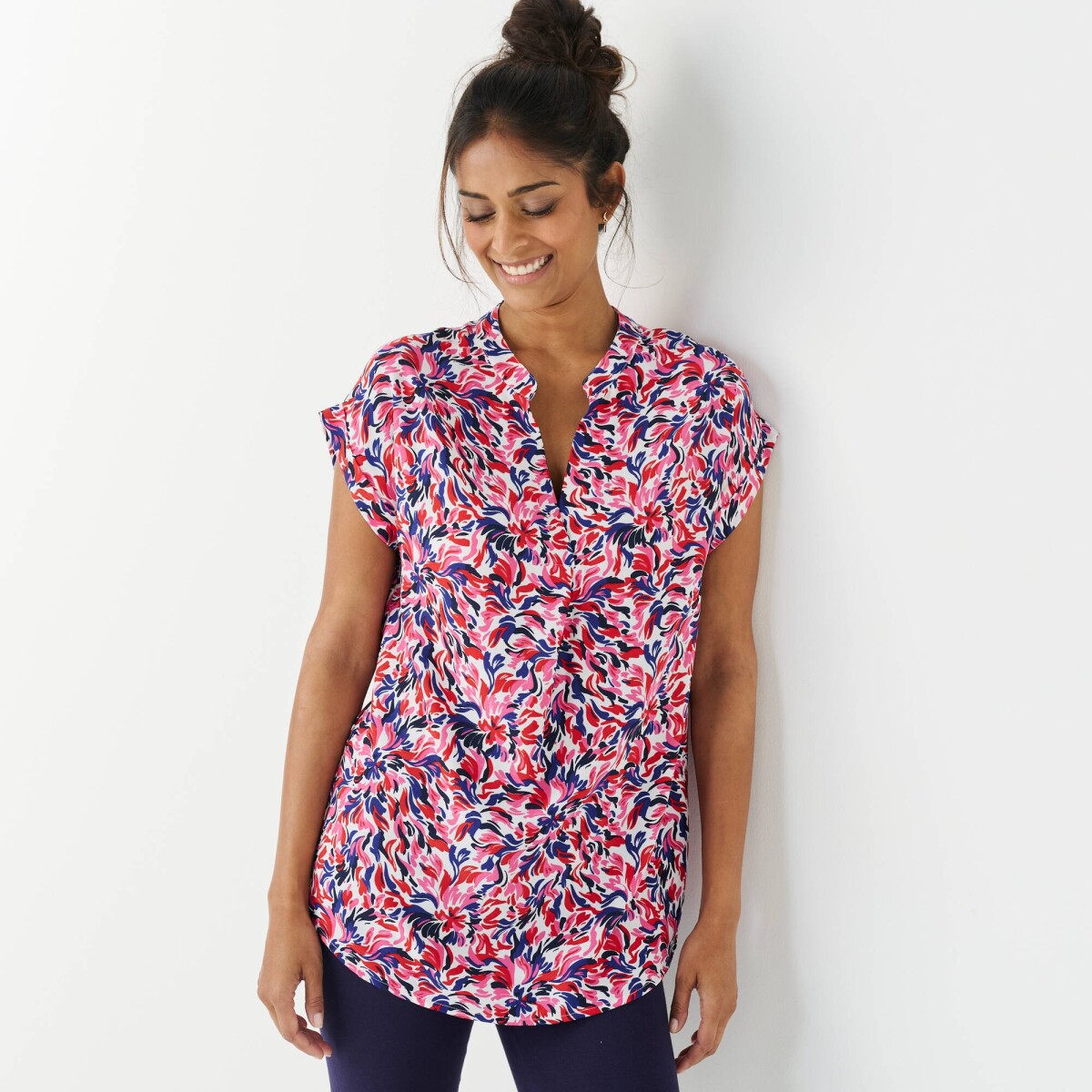 Tunika s ohrnutými rukávmi a potlačou